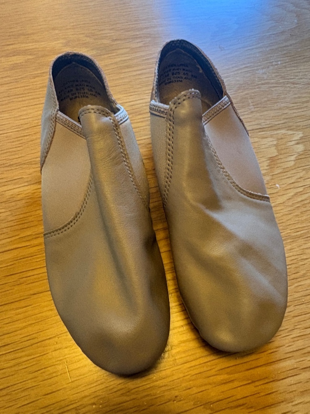 NIB Capezio tan E2J jazz shoes